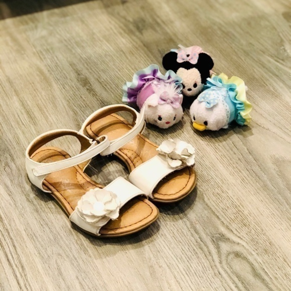 b.o.c. BORN Sandals with Flowers